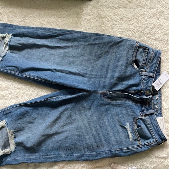 American Eagle ripped mom jeans. - Picture 3 of 6